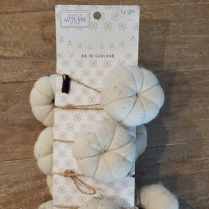 Pumpkin White Garland